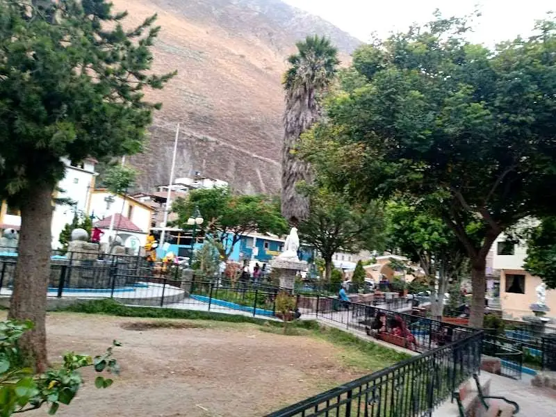 Churín - Plaza de Armas cerca de Amaymantas